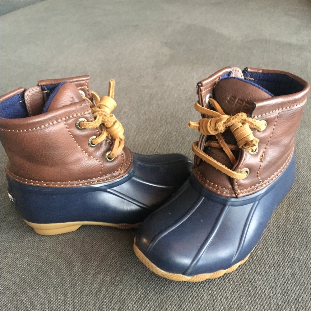 Toddler speedy duck boots, size 7